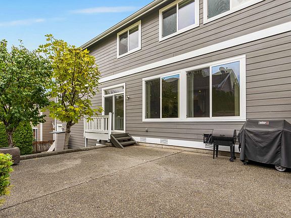 A lovely fenced-in and private backyard!