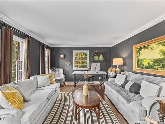 4th image of 1905 Sherwood Dr