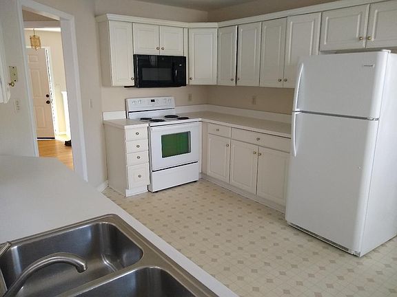 2nd image of 202 Adirondack Way