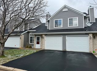 408 Monk Ct, Chanhassen, MN 55317