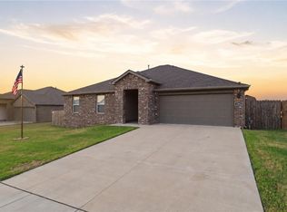 1002 Emerald St, Prairie Grove, AR 72753