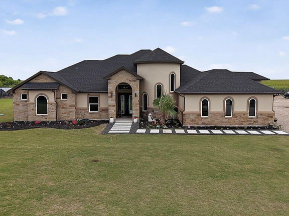2nd image of 1001 County Road 394