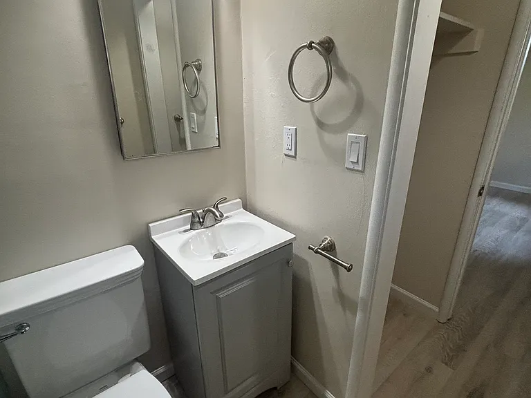 881 Lyndon St #3 — Photo 2