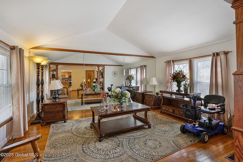 3rd image of 174 Upper Sherman Avenue