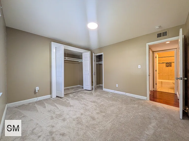 127 N Huron Dr — Photo 17