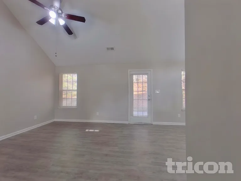 8820 Kismet Dr — Photo 2