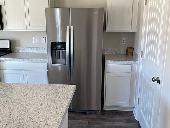 5th image of 90 Coral Ct