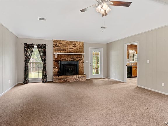 4th image of 2736 Camellia Dr