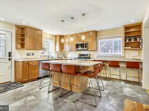 3rd image of 204 N Barton St APT 1