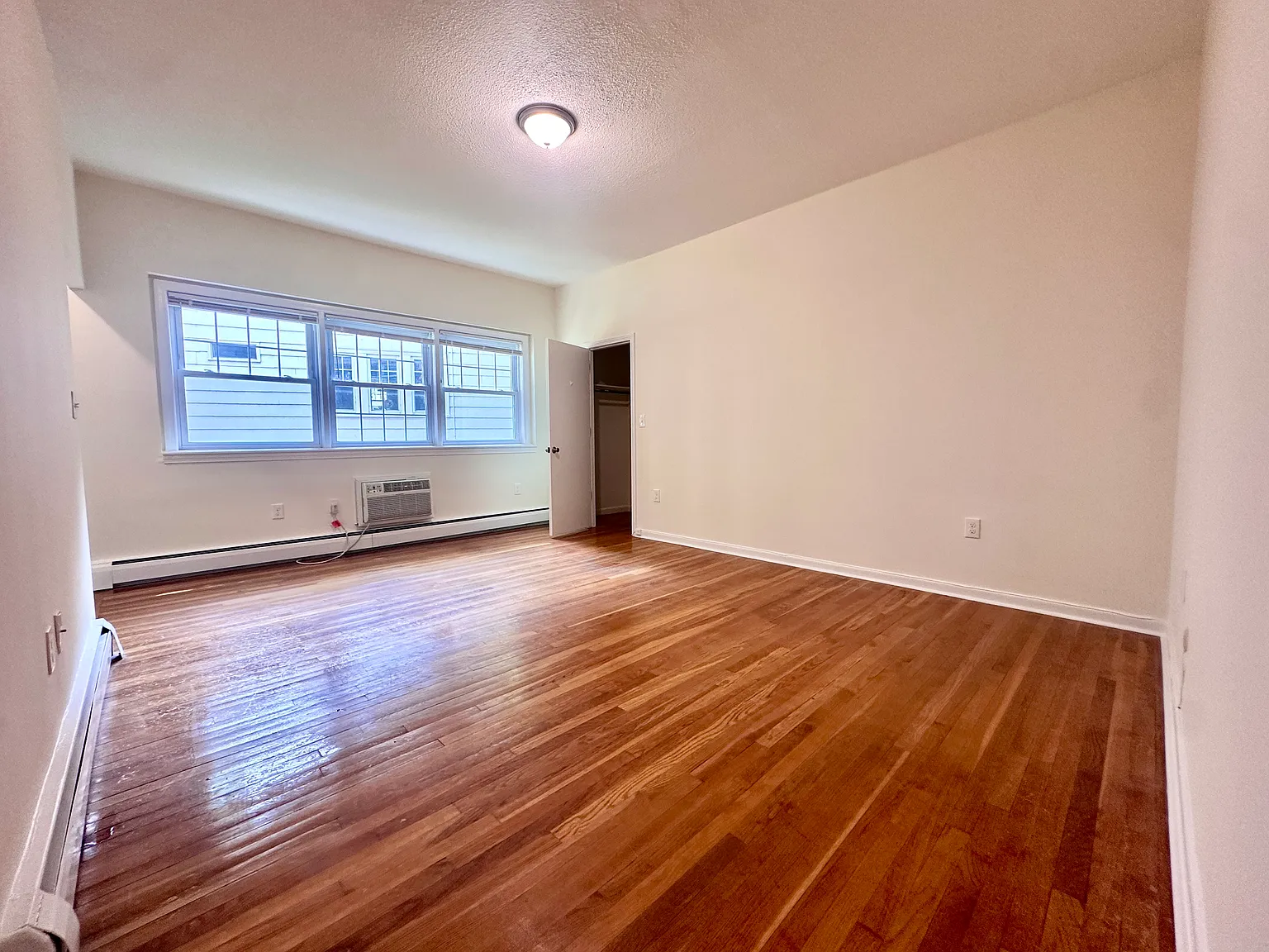 Studio, 400 sqft, $2,000 — Photo 2