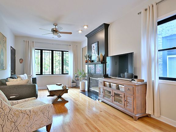 4th image of 1339 N Artesian Ave APT 2