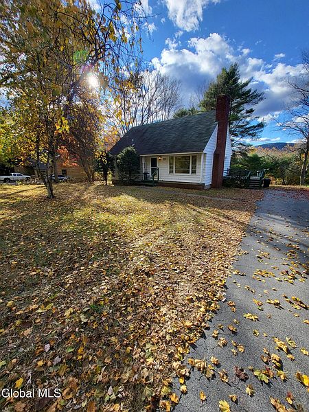 3rd image of 423 Lake Avenue
