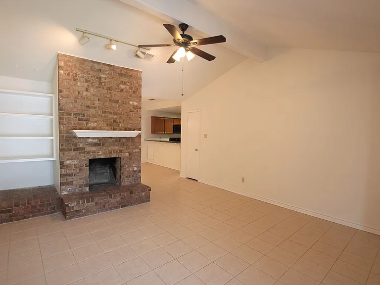 5839 Creekside Cir — Photo 6
