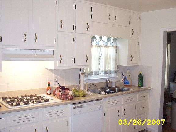 beautiful spacious kitchen