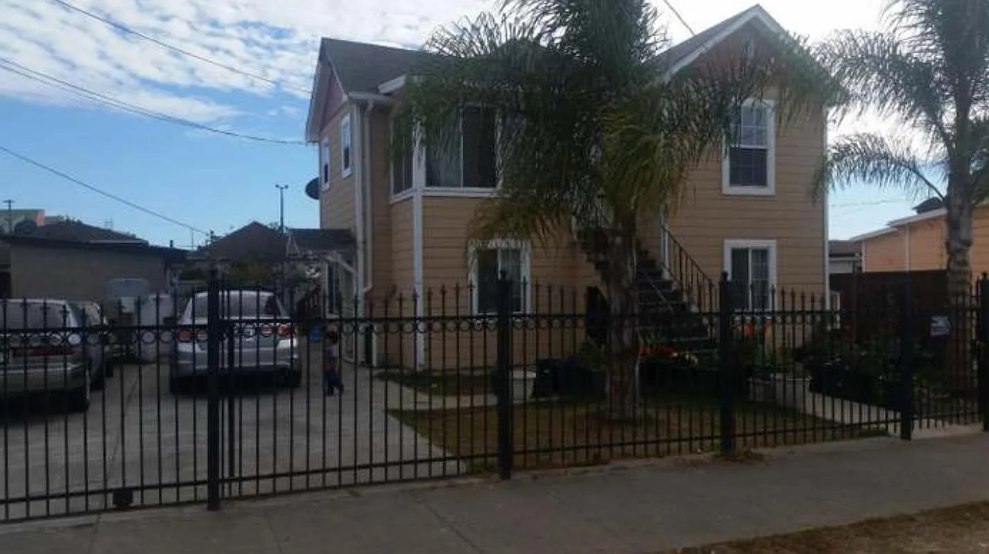 1218 84th Ave photo 1