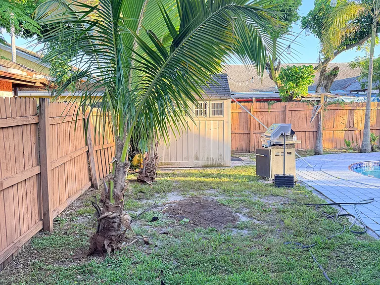 7436 SW 14th Ct — Photo 9