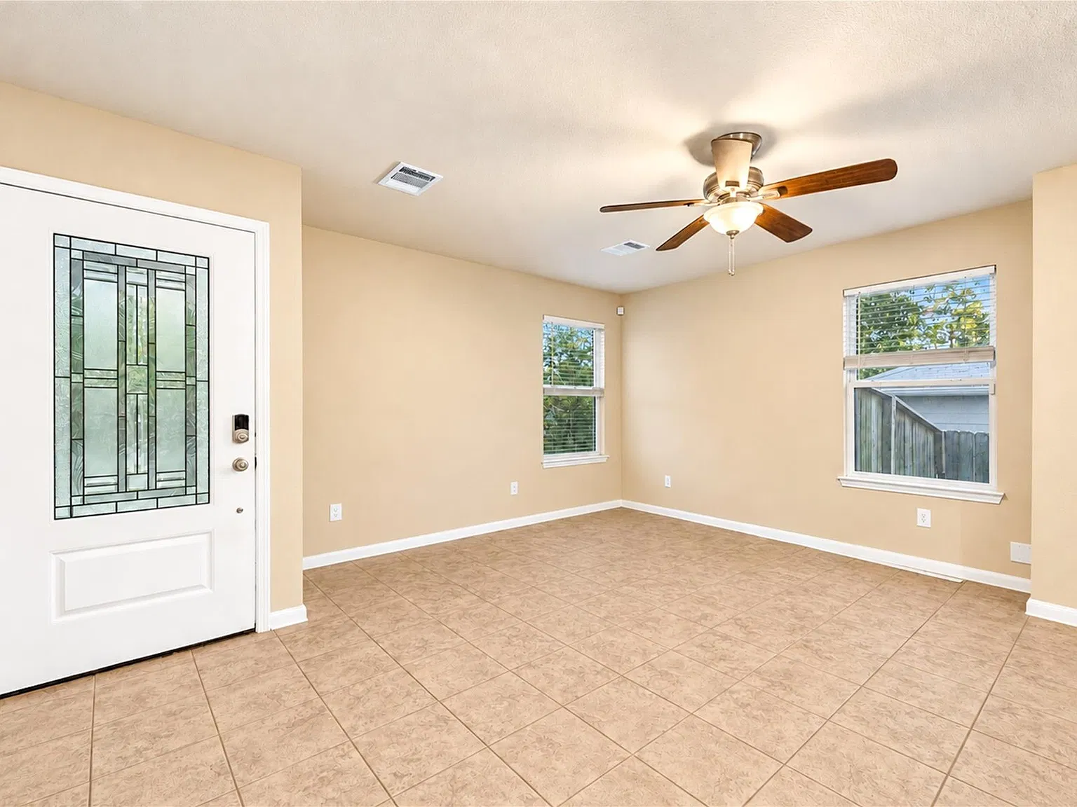 2 bed, 1.5 bath, 976 sqft, $1,200 — Photo 4