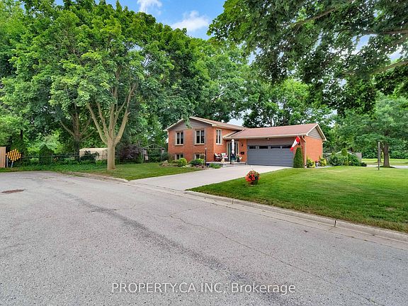 3rd image of 1620 Farmbrook Rd