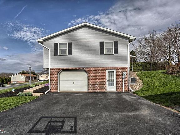 4th image of 909 Sycamore Ln #L-0909