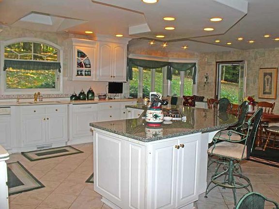 4th image of 6165 Bridlewood Dr