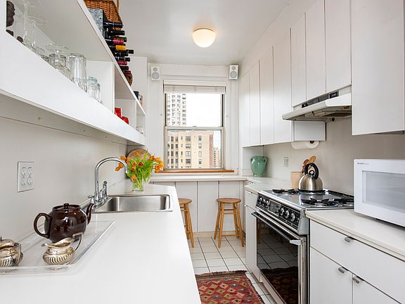 4th image of 12 W 96th St APT 14B