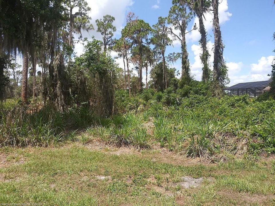 2nd image of 101 S Huckleberry Lake Dr