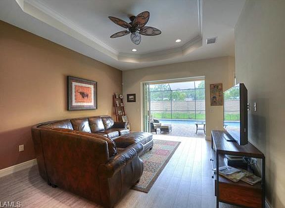 3rd image of 10179 Avonleigh Dr