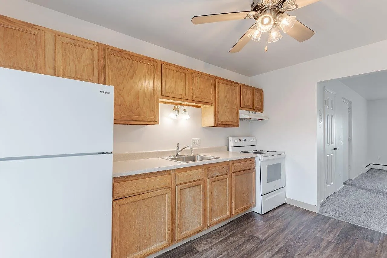 Pittsford Garden Apartment Homes — Photo 2