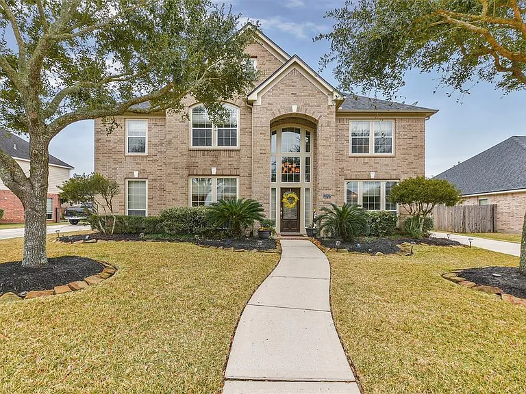 13707 Elm Shores Dr — Photo 1