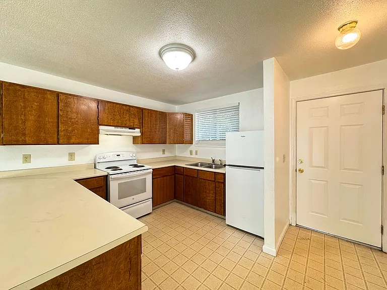 2148 Primrose Dr #4 — Photo 11