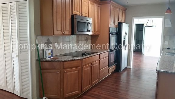 5th image of 9403 NW 37th Ct
