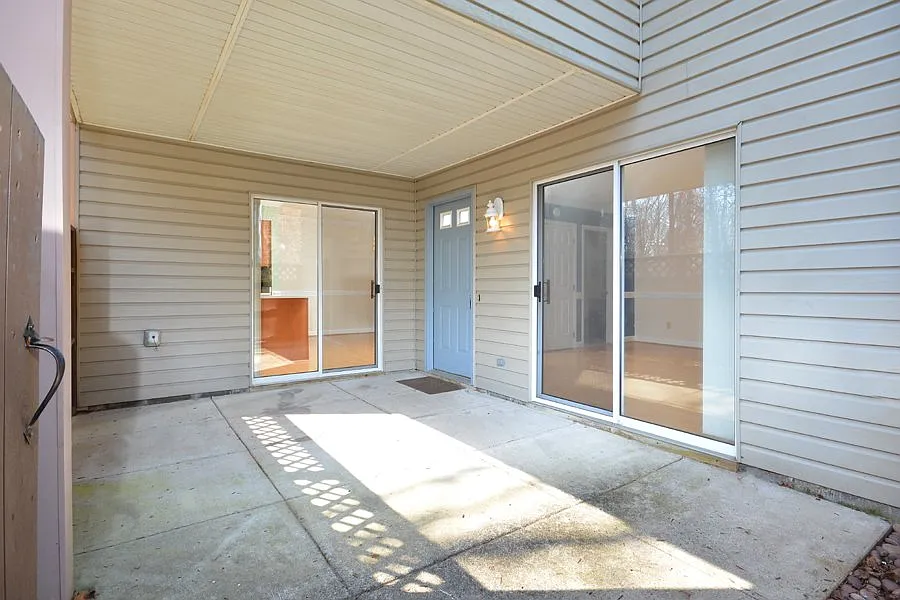 3 bed, 2.5 bath, 1522 sqft, $1,800 — Photo 3