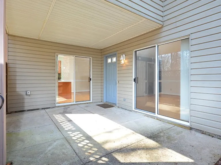 425 Summerwalk Cir — Photo 3
