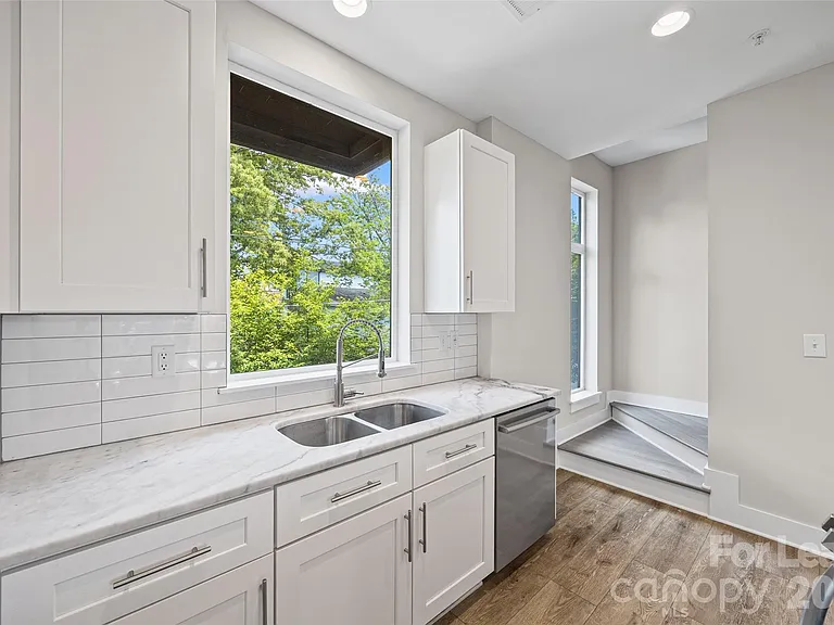 840 E 18th St #B — Photo 10