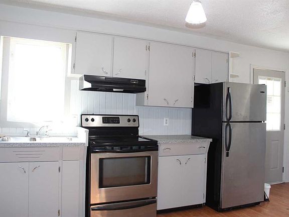 4th image of 208 Main St E