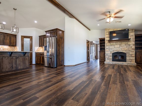 3rd image of 4555 Mayes Dr