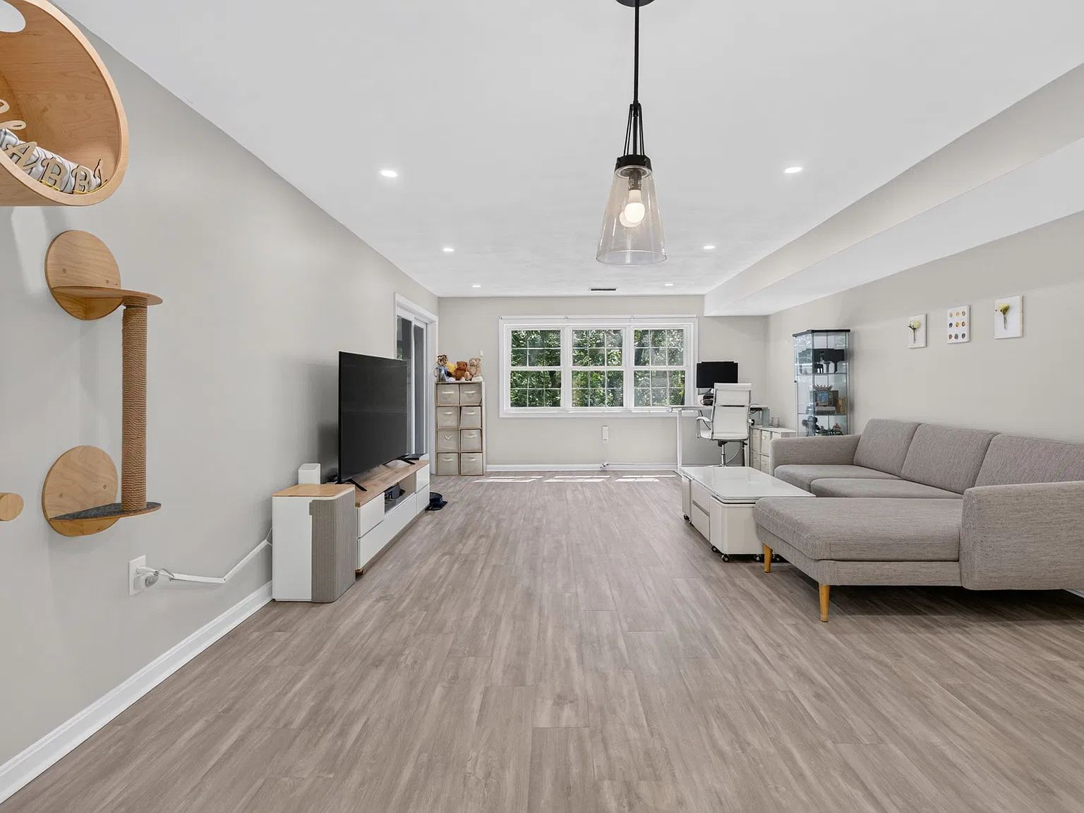 1 bed, 942 sqft, $2,100 — Photo 2