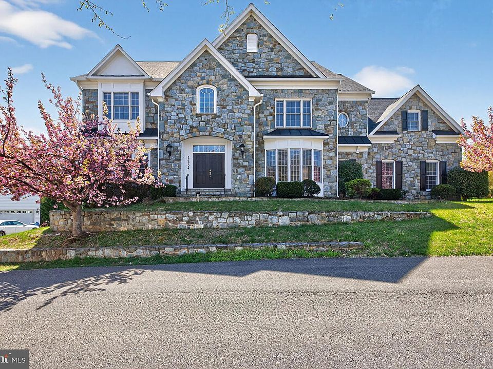1st image of 13904 Carlson Farm Dr