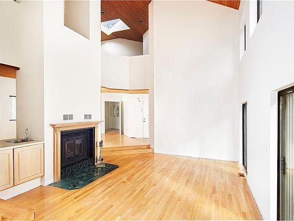 3rd image of 3 Patricia Ln