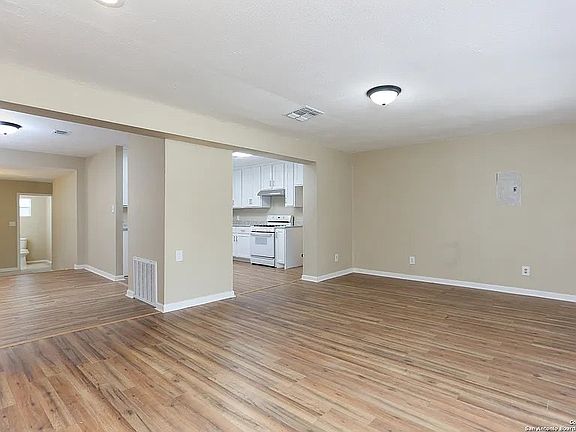3rd image of 2623 Irwin Dr #1