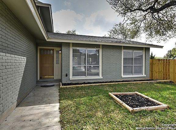 2nd image of 6202 Mesa Verde St