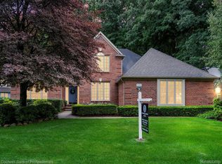 2120 Oakwood Dr, Troy, MI 48085