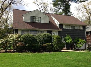 936 Country Club Dr, Teaneck, NJ 07666