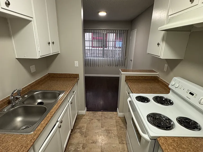 The Claridge Apartments — Photo 15