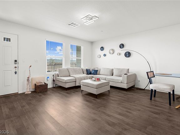 3rd image of 1128 Scarlet Sparrow St