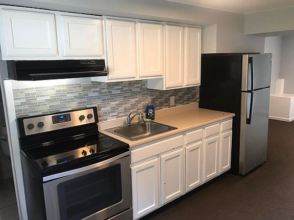4th image of 136 Pear St #2