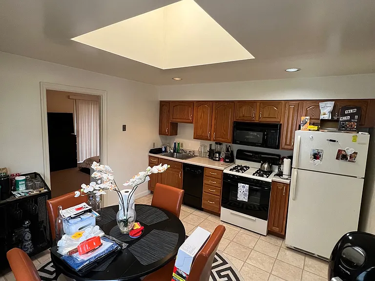 145 Southern Ave #3 — Photo 2