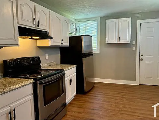 2729 W Market St — Photo 2