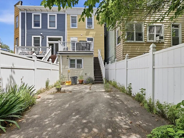 39 Waverly St #1 — Photo 16