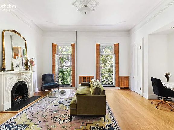 4th image of 359 W 20th St